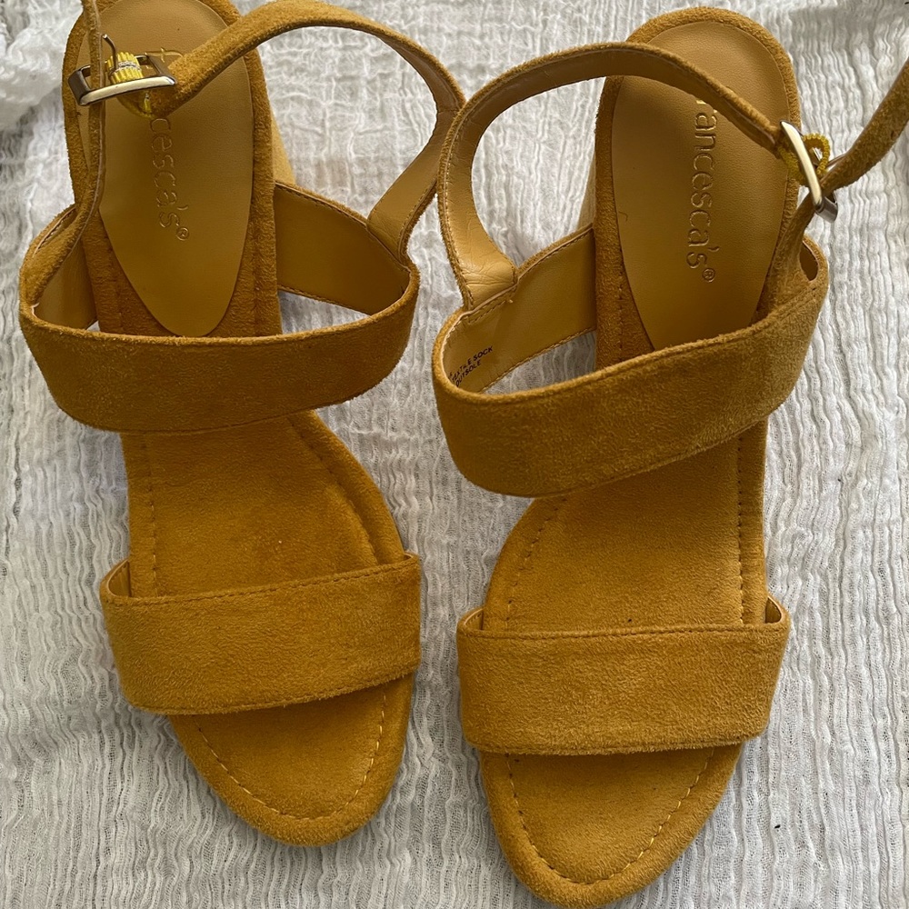 NW Gold sandals